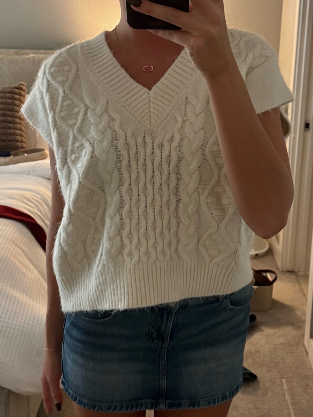 White Cable-Knit V-Neck Sleeveless Sweater